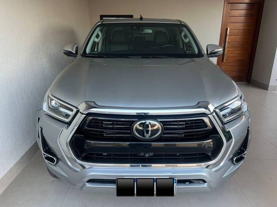 TOYOTA HILUX 2.8 D-4D TURBO DIESEL CD SRX PLUS 4X4 AUTOMÁTICO